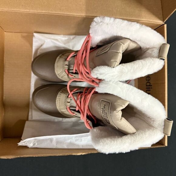 New the North Face Shellista IV Waterproof Winter Boots 5.5 Flax Walnut - Picture 2 of 7